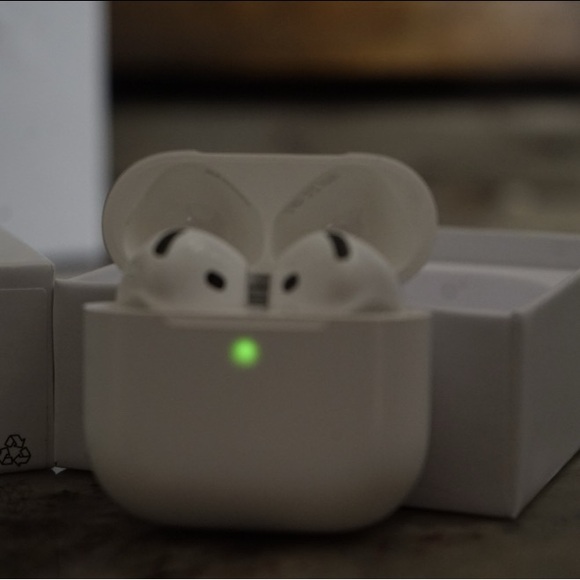 Apple 4th generation AirPods with Charging Case